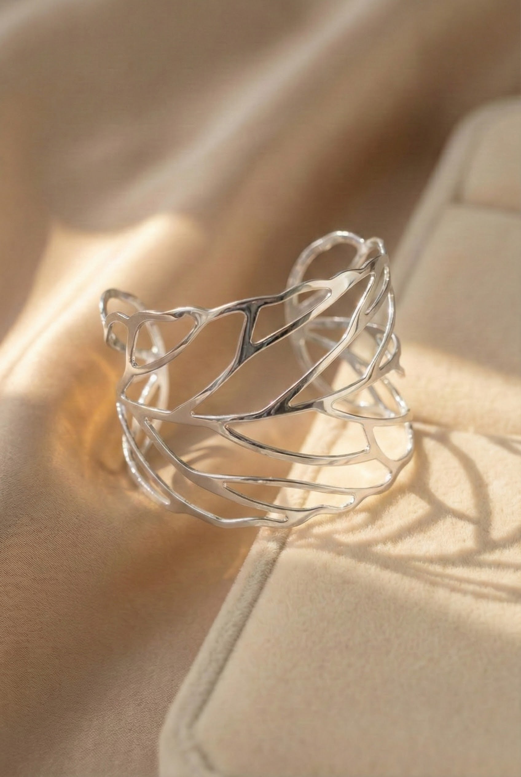 Chic Vintage Leaf Motif Cuff Bracelet