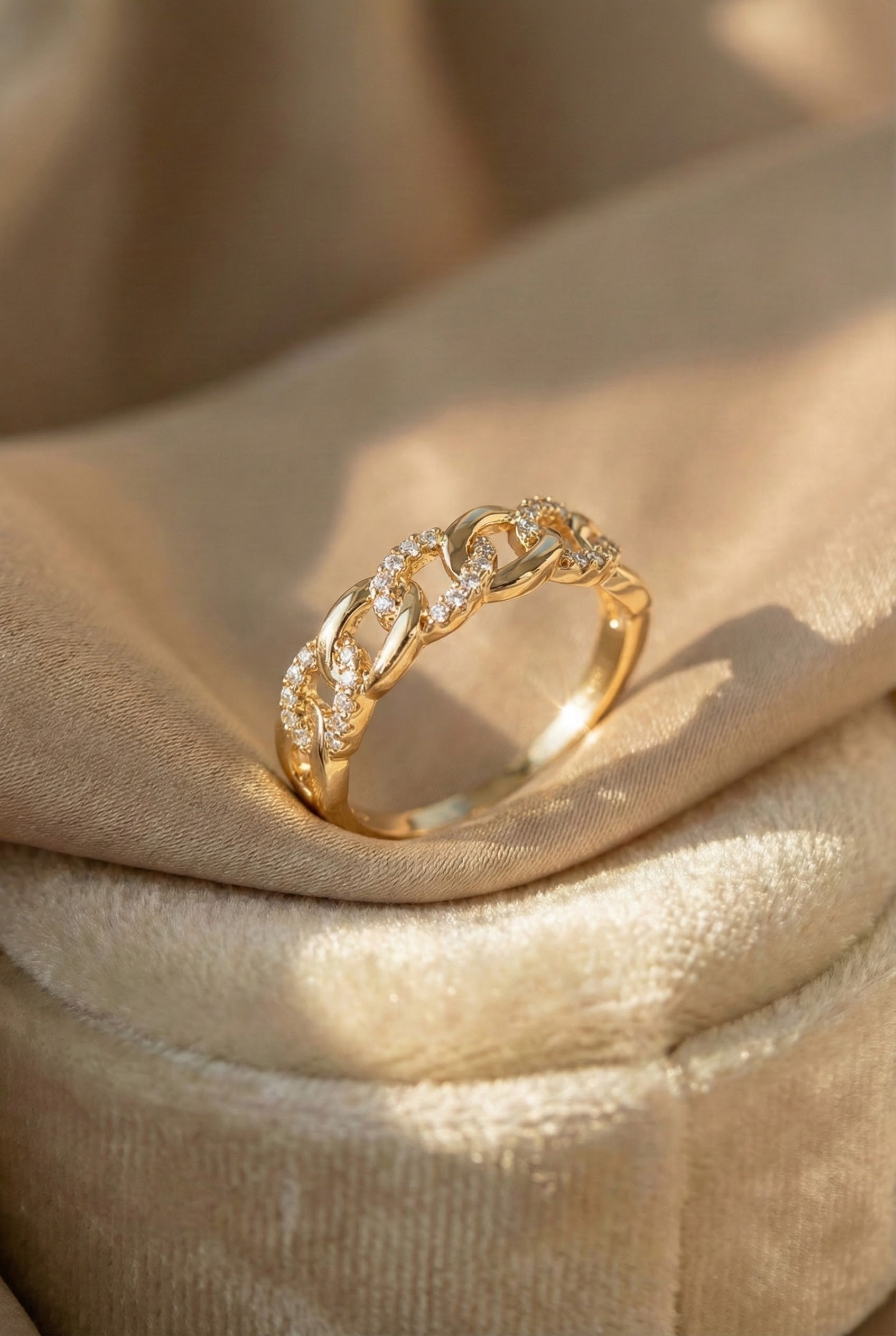 Chic Gold Link Ring