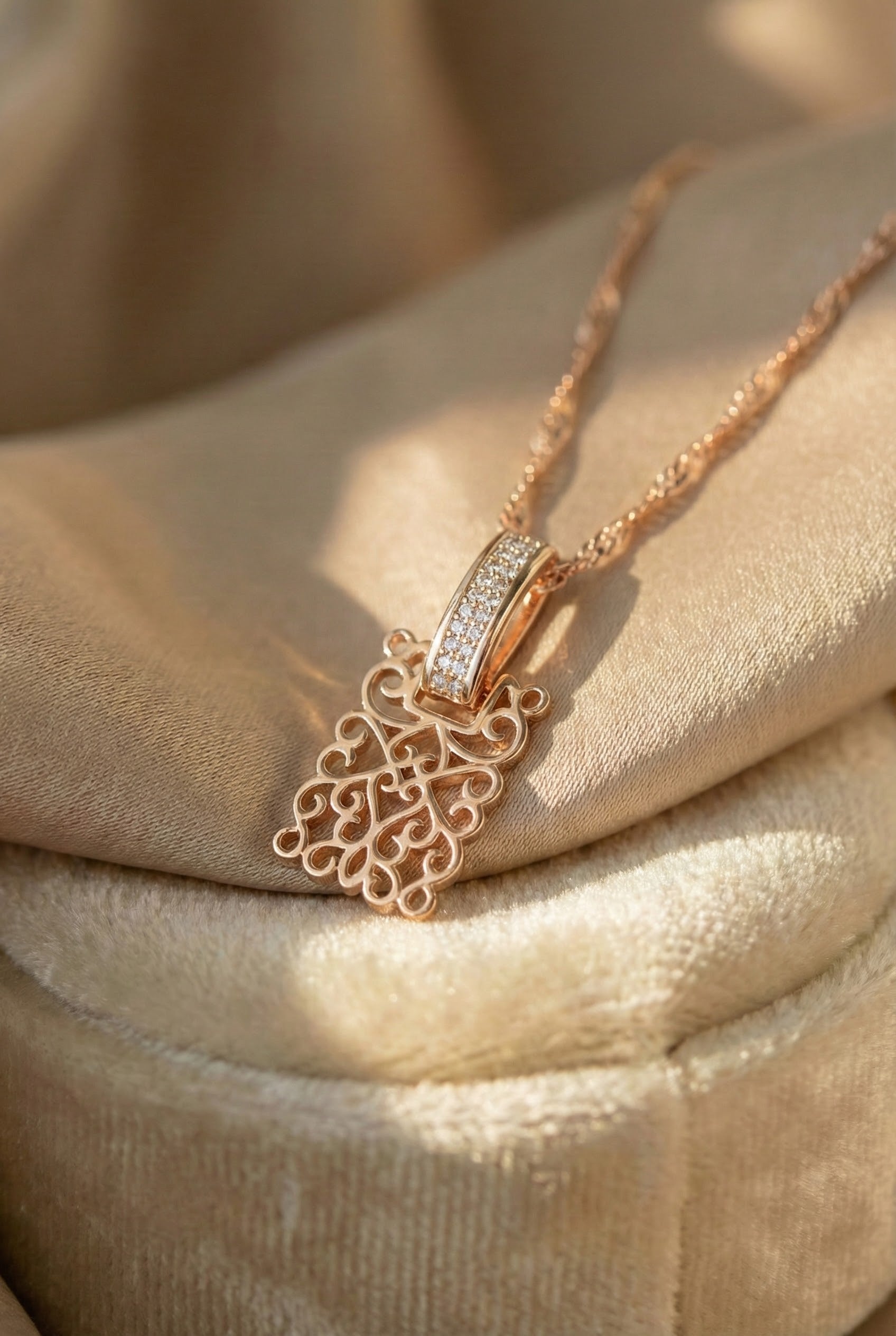 Chic Gold Mandala Pendant Necklace