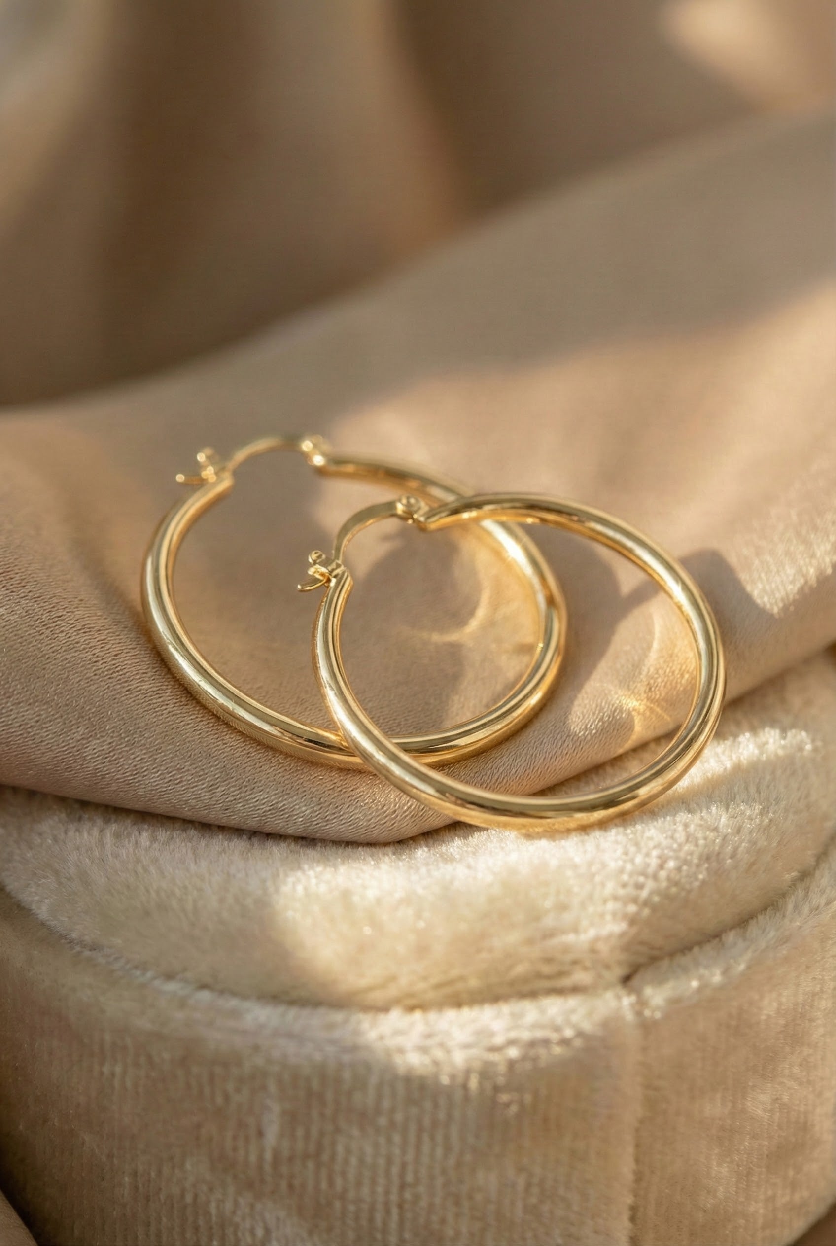 Stunning Gold Earrings That Dazzle
