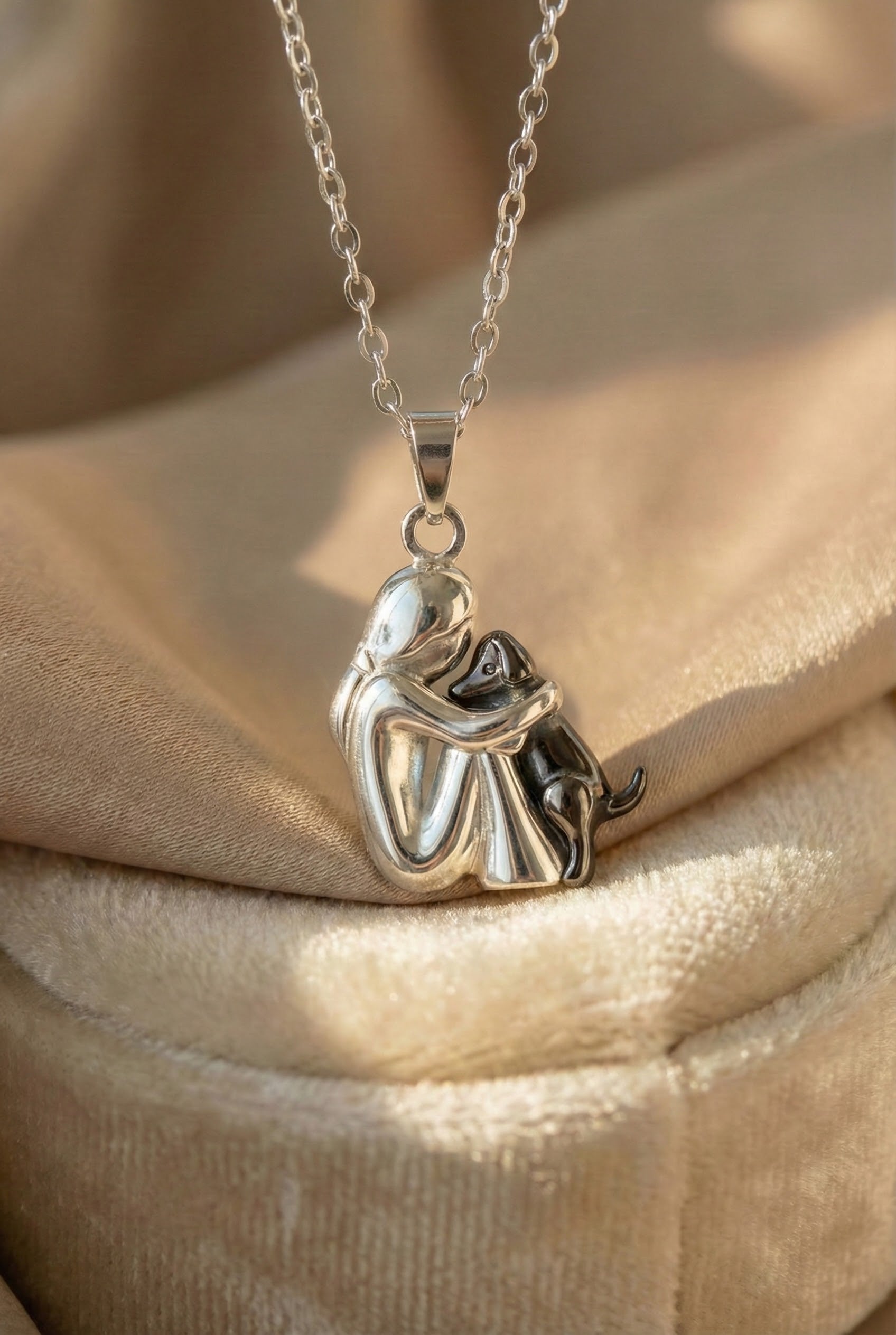 Hug Pendant Necklace