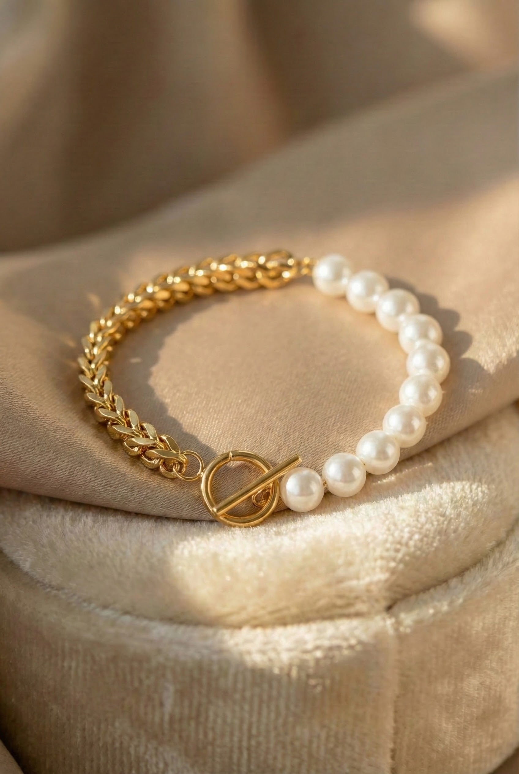 Chic Gold and Pearl Bracelet