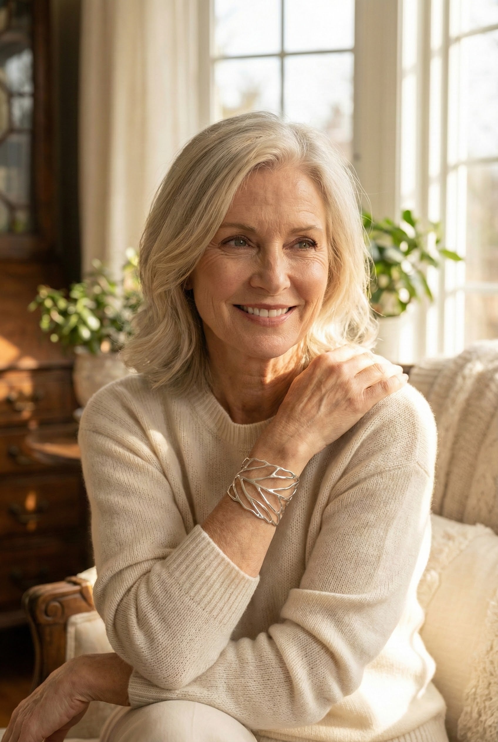 Chic Vintage Leaf Motif Cuff Bracelet