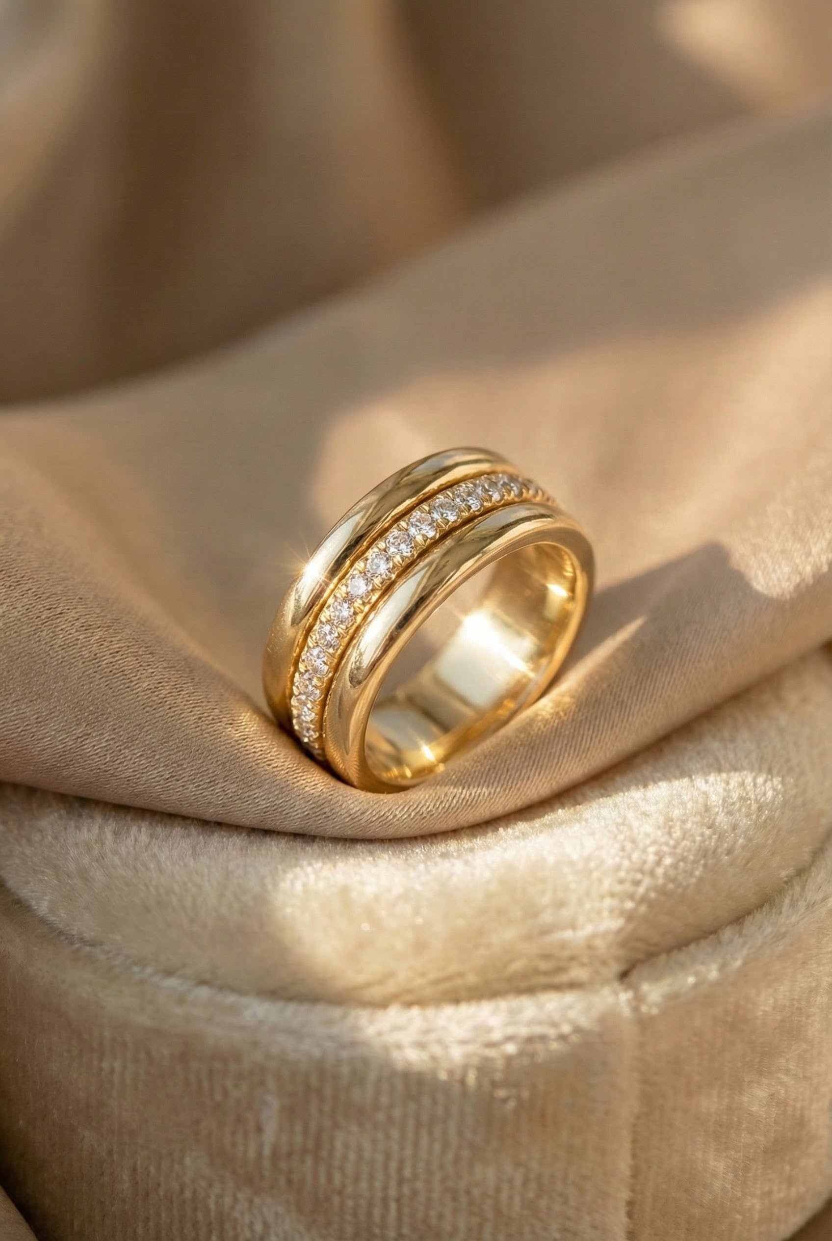 Vintage Zirconia Inlaid Ring