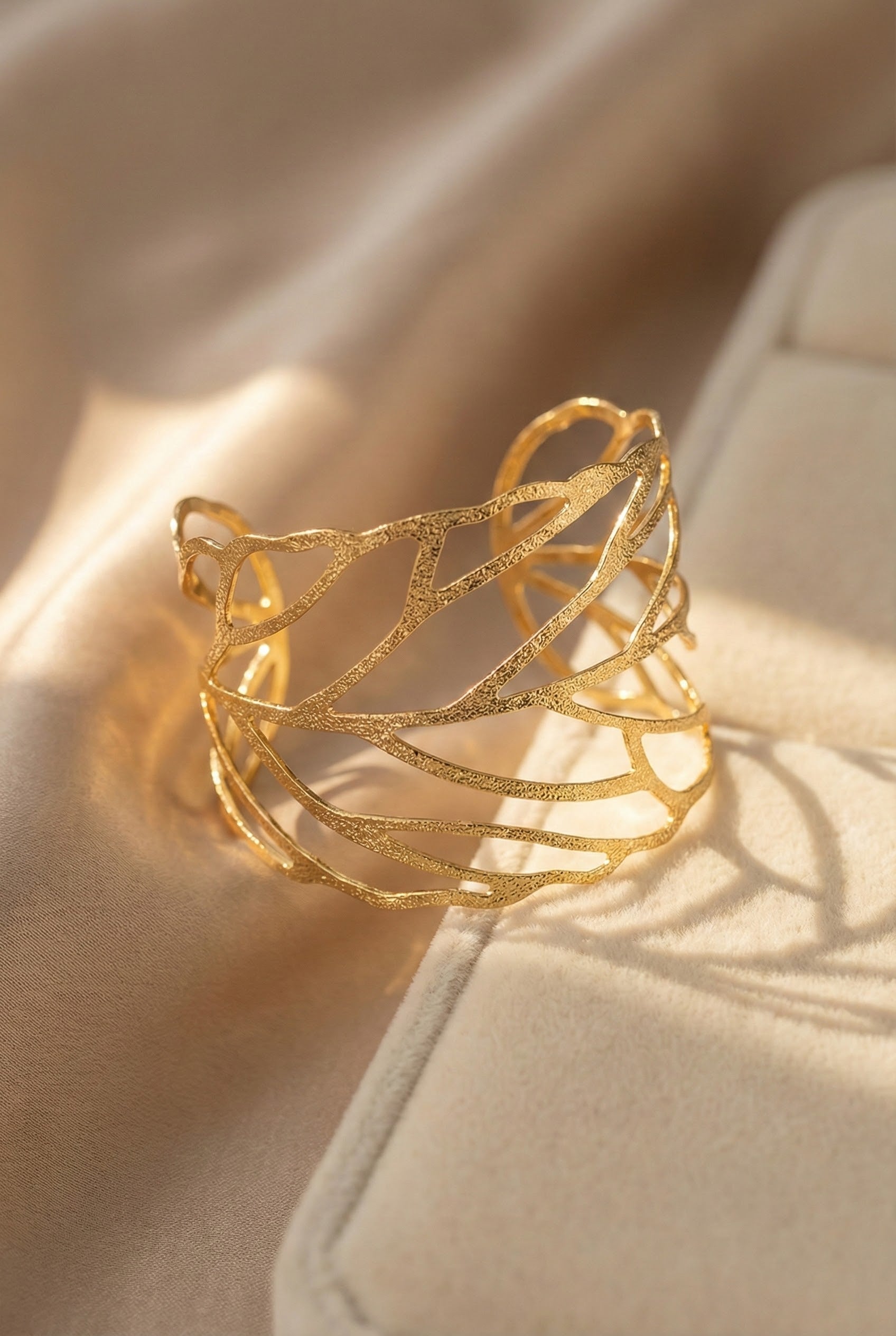 Chic Vintage Leaf Motif Cuff Bracelet