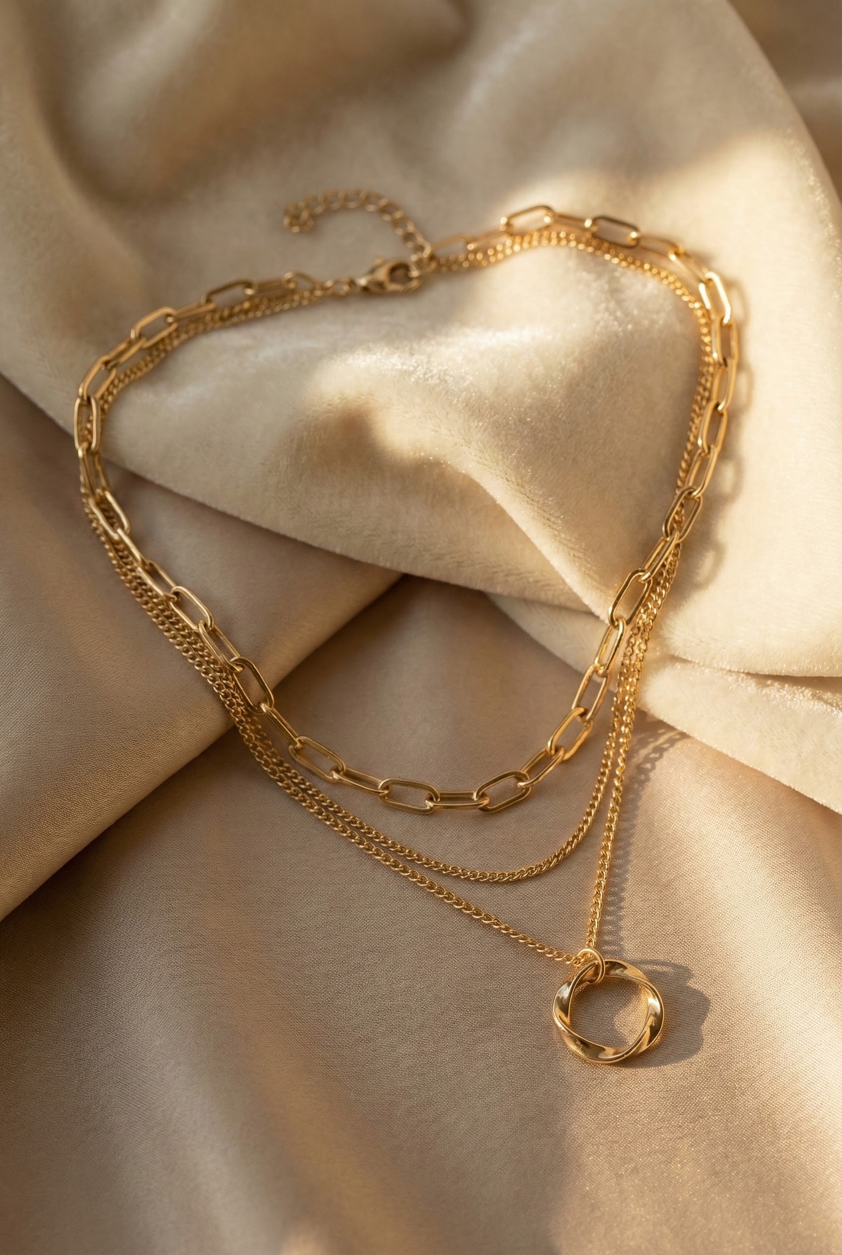 Elegant Gold Layered Necklace with Pendant