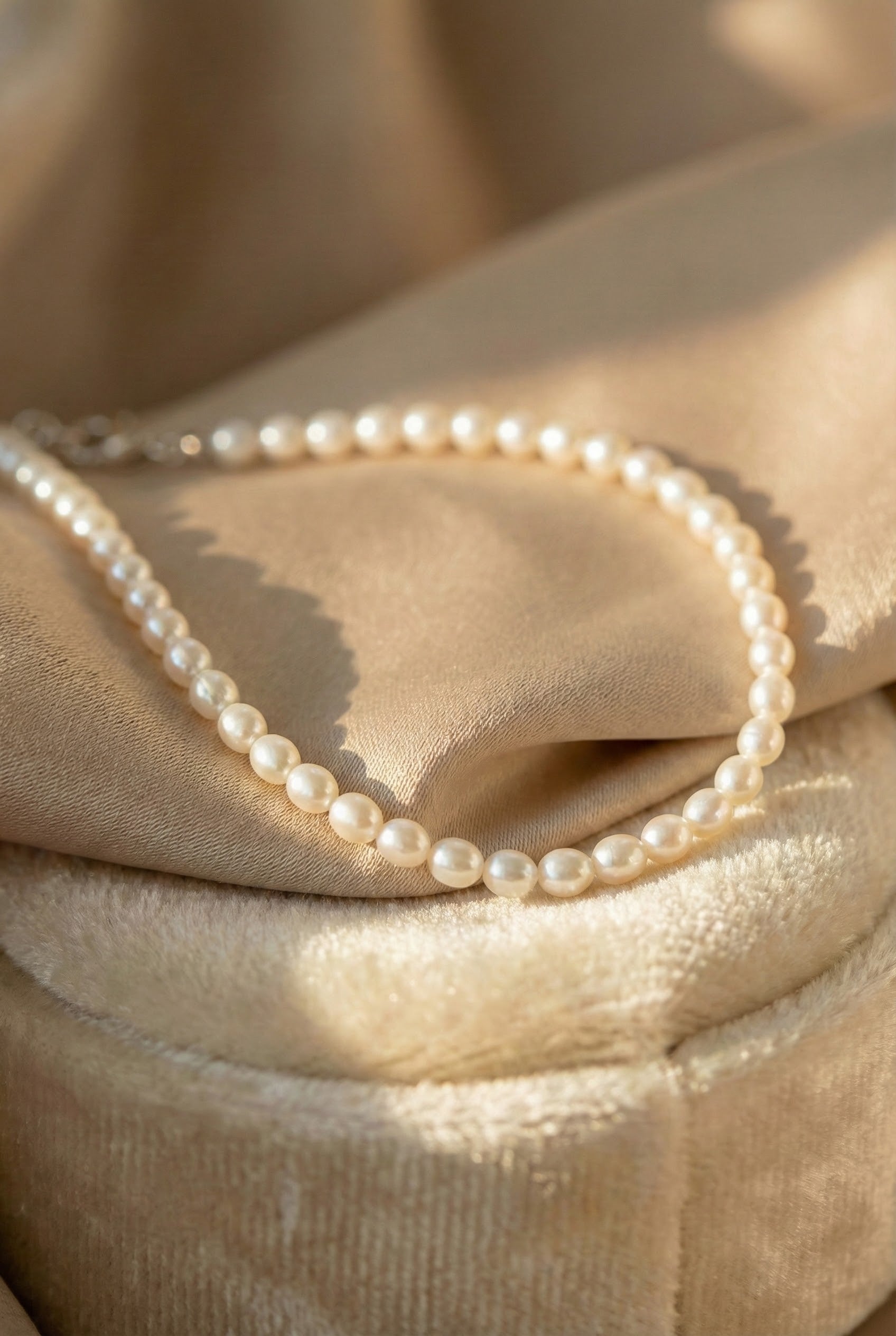 Chic Pearl Pendant Necklace